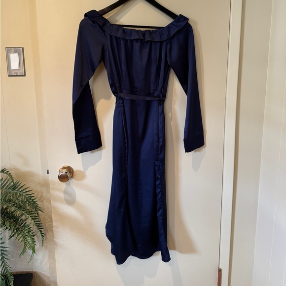 Blue satin off the shoulders dress pretty little thing size small - Picture 6 of 7